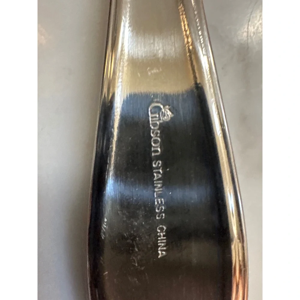 Gibson Stainless Pendant Set of 34 Pieces Teardrop Border Silverware Lot